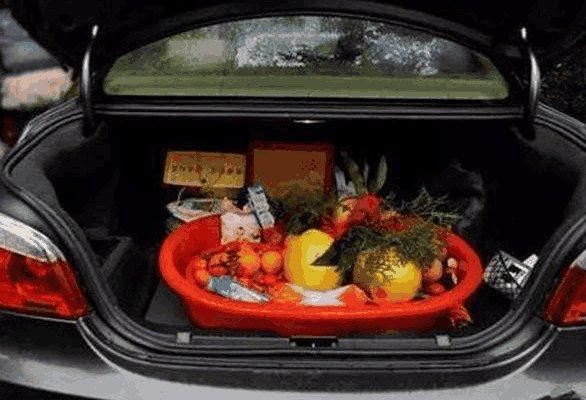 私家車后備廂裝兩箱水果就要被罰款？交警：沒罰錯交規就是這么定的