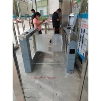 學校醫院車站健康碼人臉識別測溫閘機