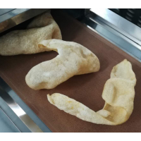微波豬皮膨化機/食品膨化設備/廣州微波膨化機