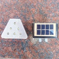 梯形太陽能輪廓標(biāo) 三角形led輪廓標(biāo)波形護(hù)欄警示燈廠家